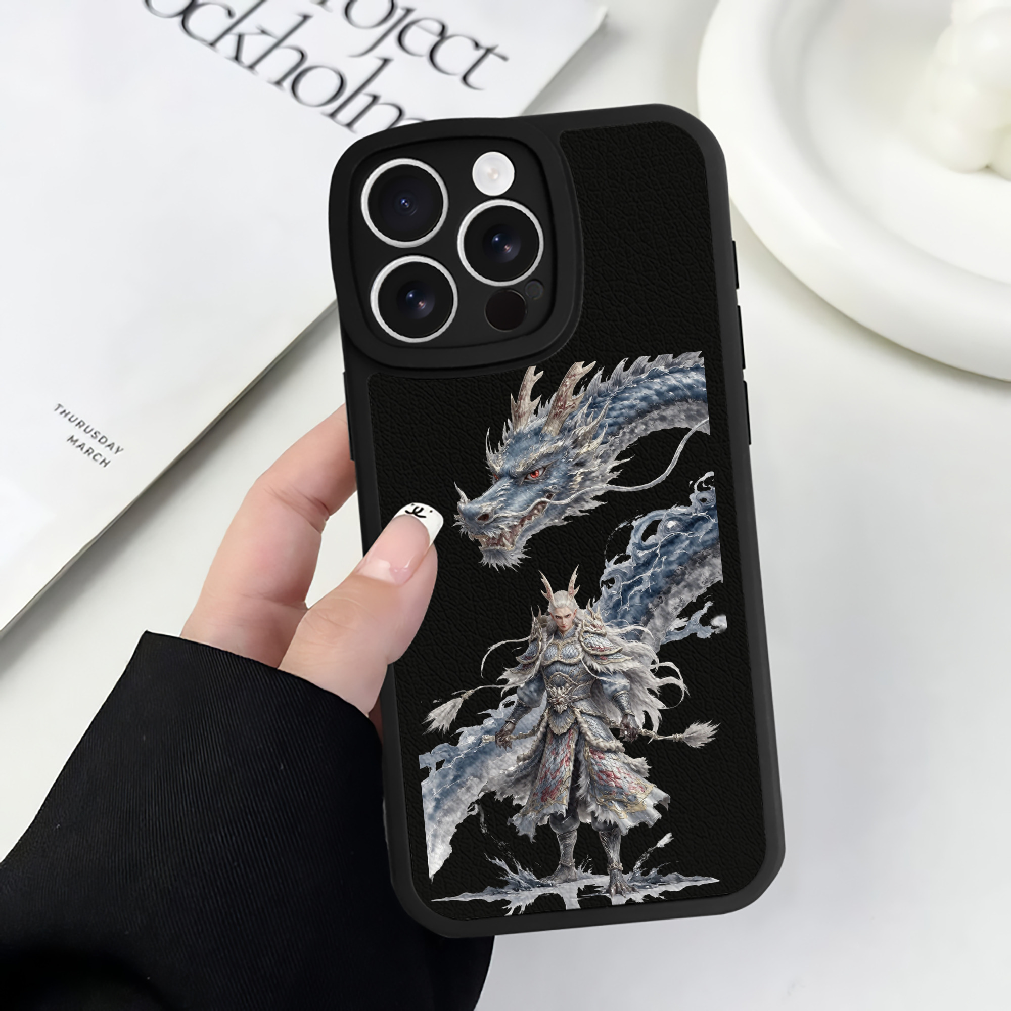 （画像用） Ne Zha 2 ナタ 魔童の大暴れ 【iPhone 16シリーズ対応】シリコンスマホケース（レザー調） 材質：シリコン